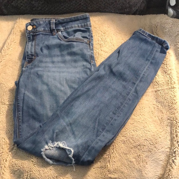 LAST CHANCE 💄 WHBM Medium Wash Skimmer Jeans, size 10 - Picture 1 of 7